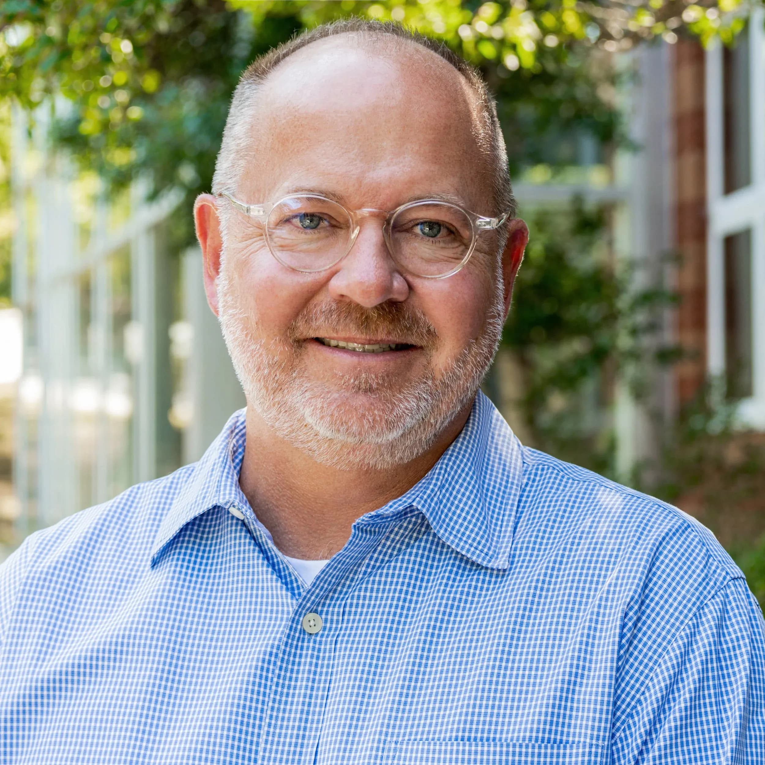 Portrait of Tom Hahn